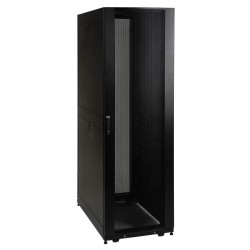 Skříň SmartRack 42U, Š 600mm, Hl 830mm, včetně dveří a bočních panelů