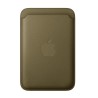 iPhone FineWoven peněženka s MagSafe - Dark Olive