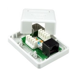 Zásuvka UTP 1x RJ45 Cat5E, duální svorkovnice, na omítku
