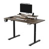 ULTRADESK HIGHLANDER BROWN Pracovní stůl s elektricky nastavitelnou výškou s držákem sluchátek a klipem na kabely 120X60 cm